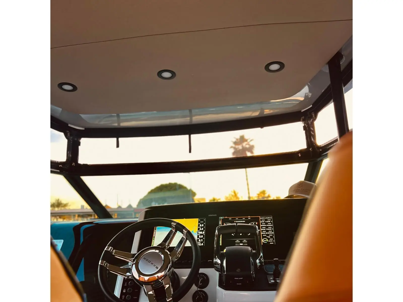 Amelia, Interior image