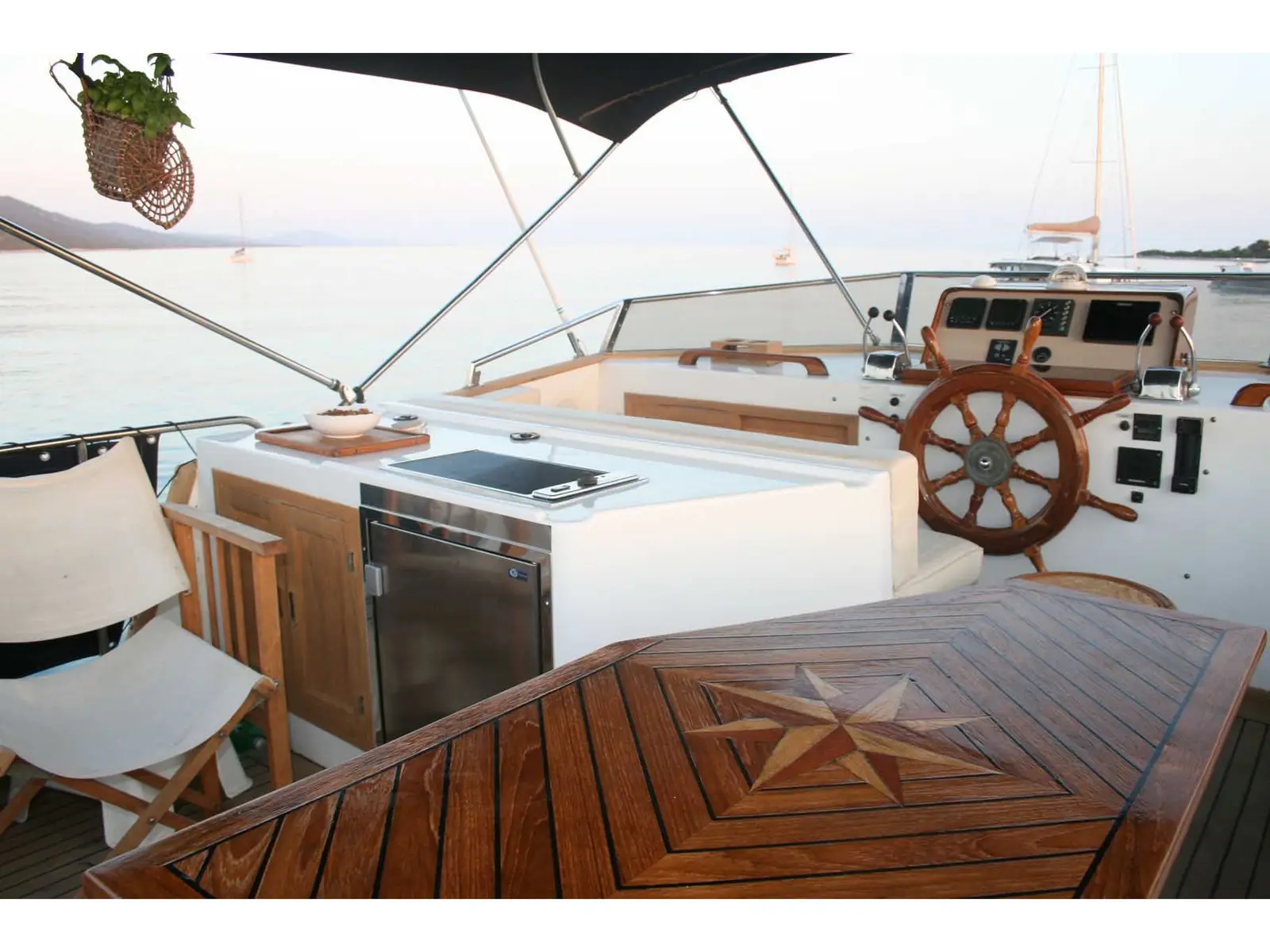 SEA LION, Interior image