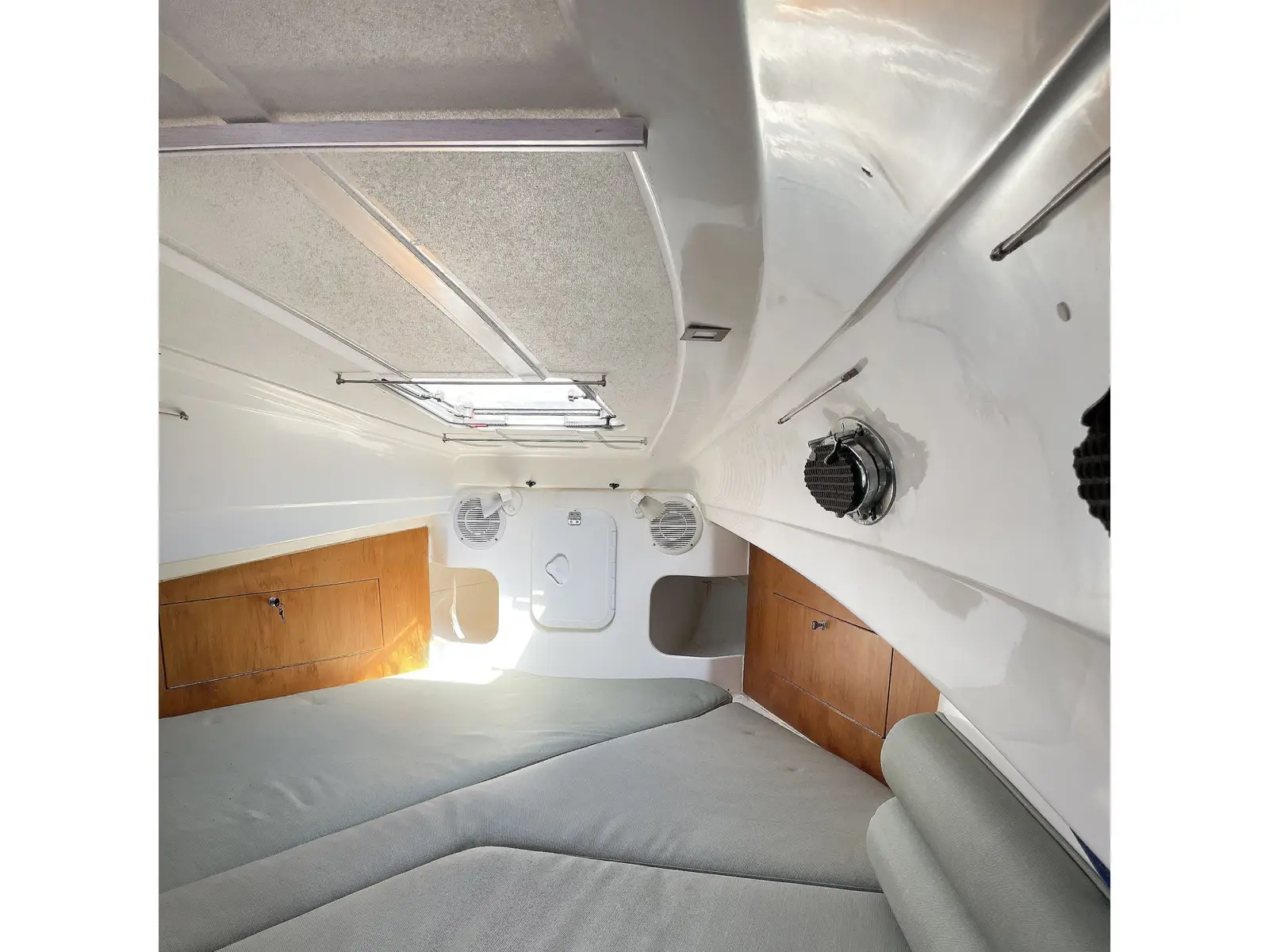 Toi Moi, Interior image