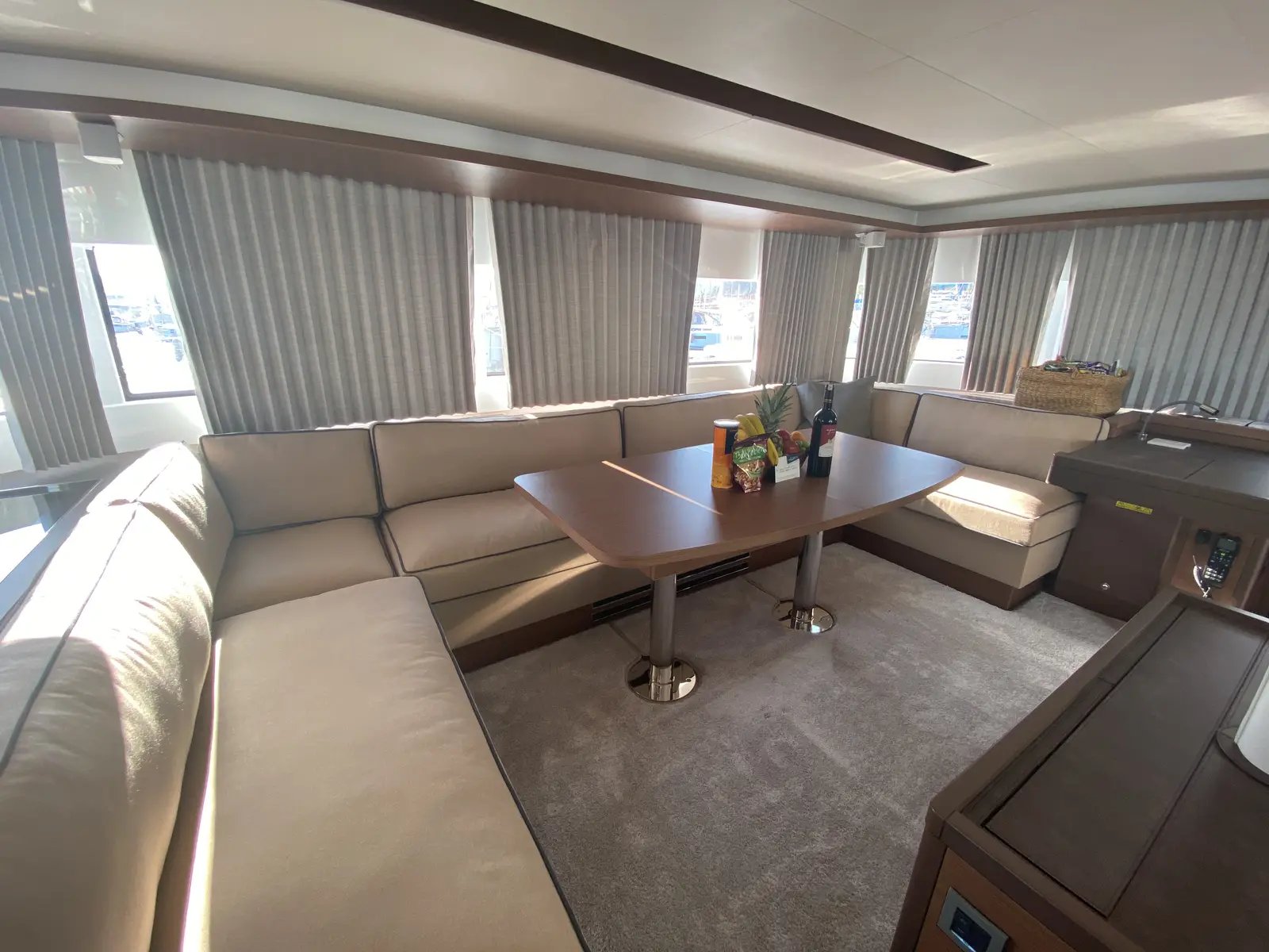 Clara, Interior image