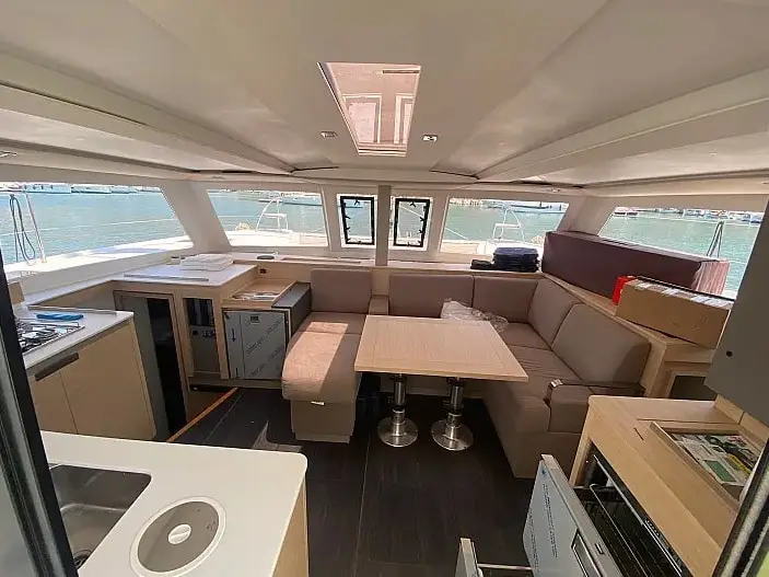 Elia, Interior image