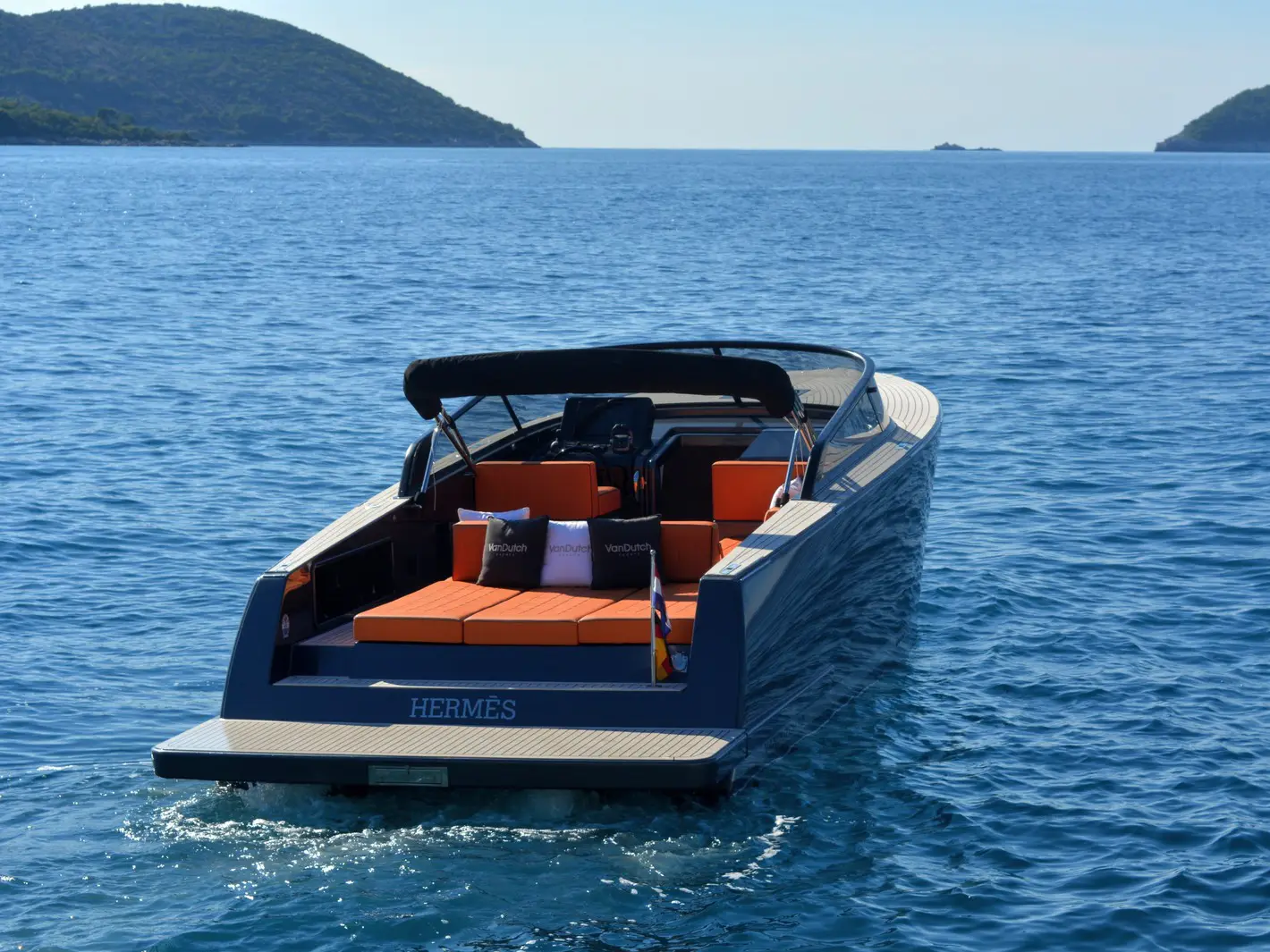Hermes, Interior image