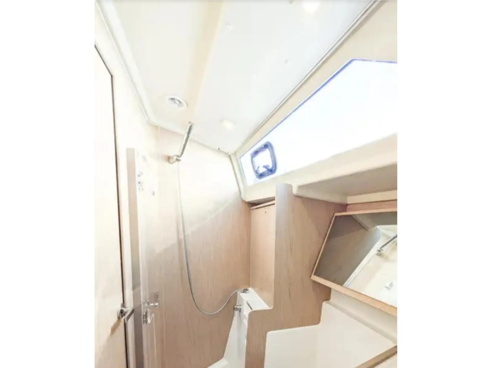 Premium, Interior image