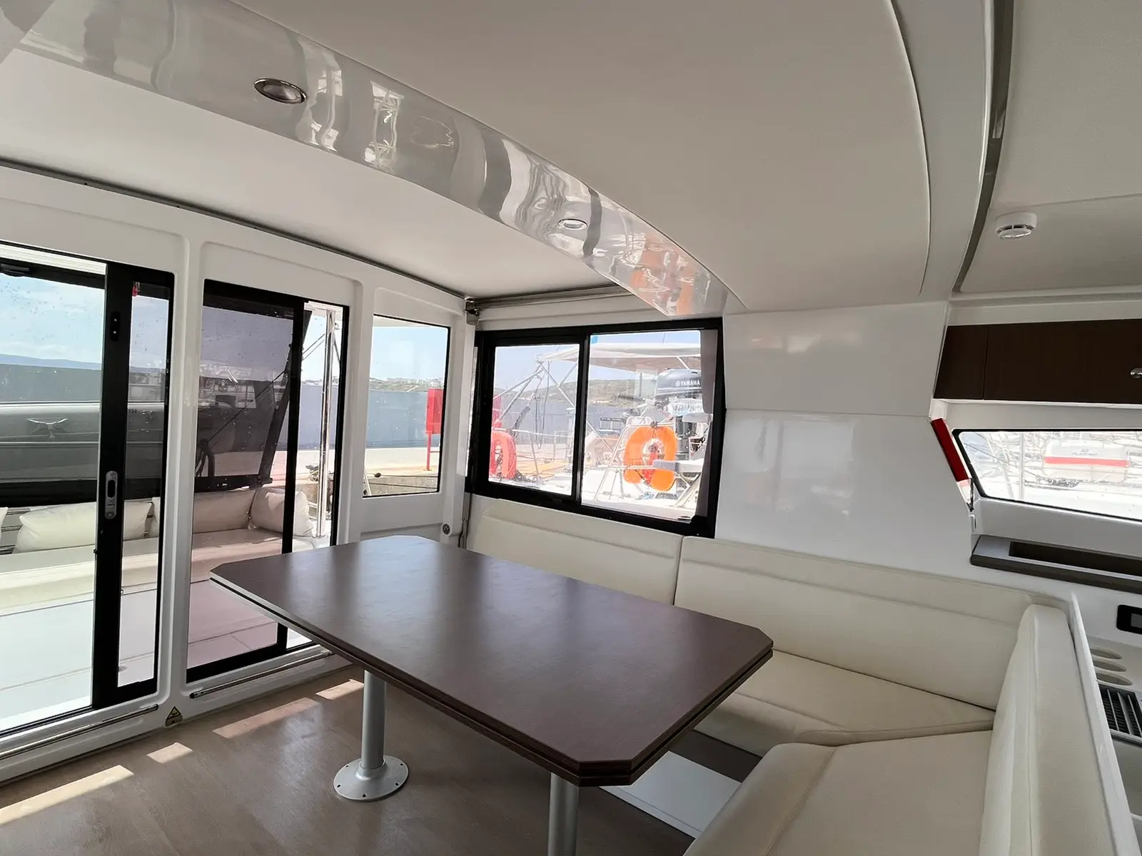 Micha, Interior image