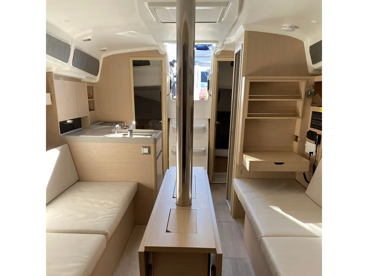 Delfino, Interior image