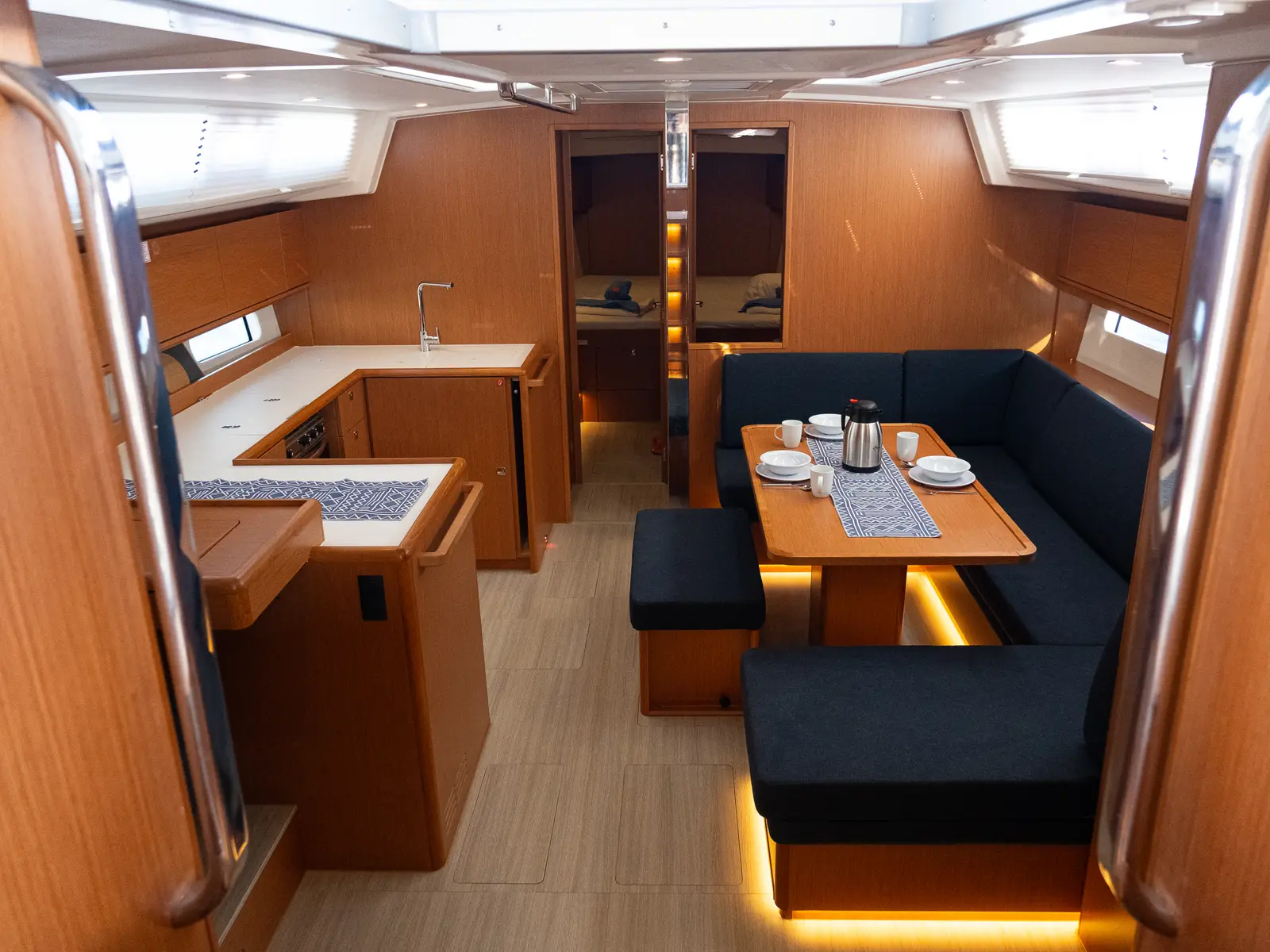 Iris, Interior image
