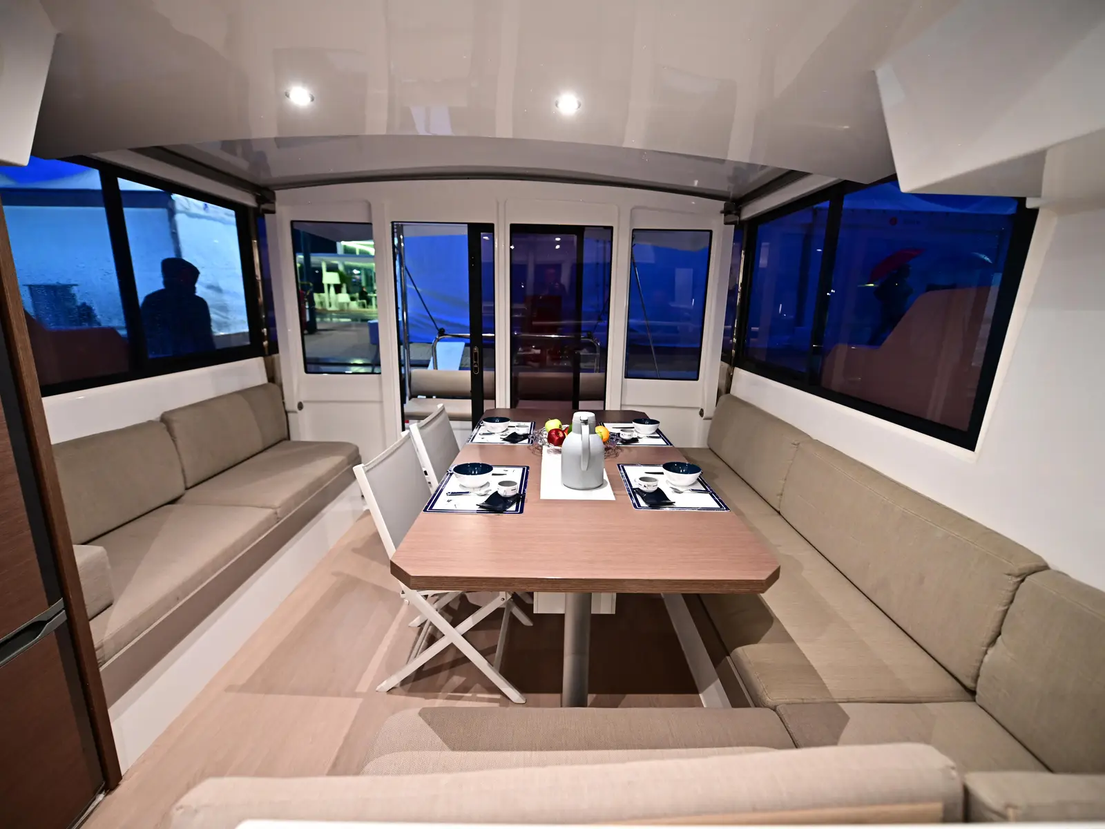 Perrito Caliente, Interior image