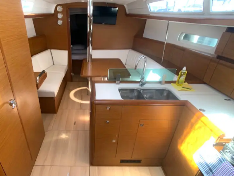 Amadeus, Interior image