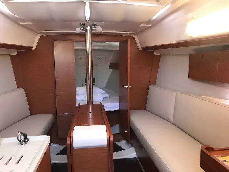 MIO , Interior image