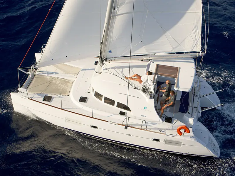 MAYA, Lagoon 380
