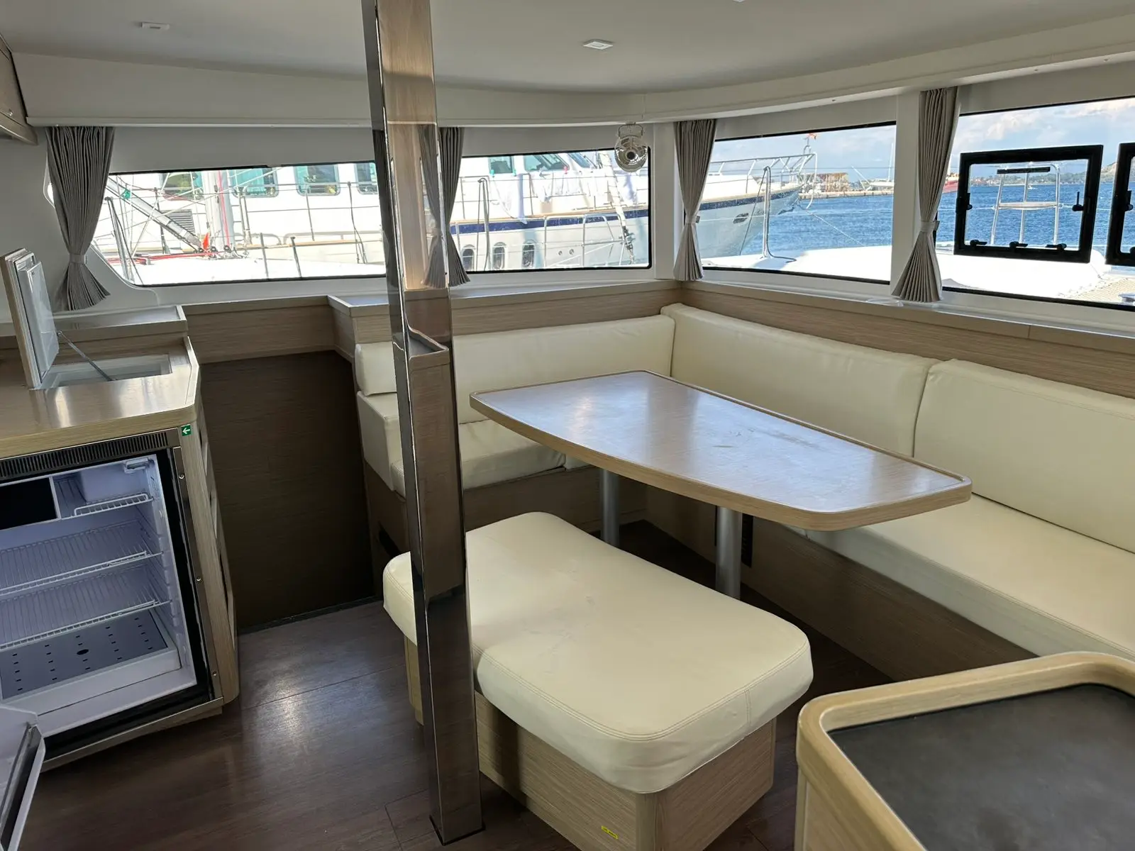 Magellan, Interior image