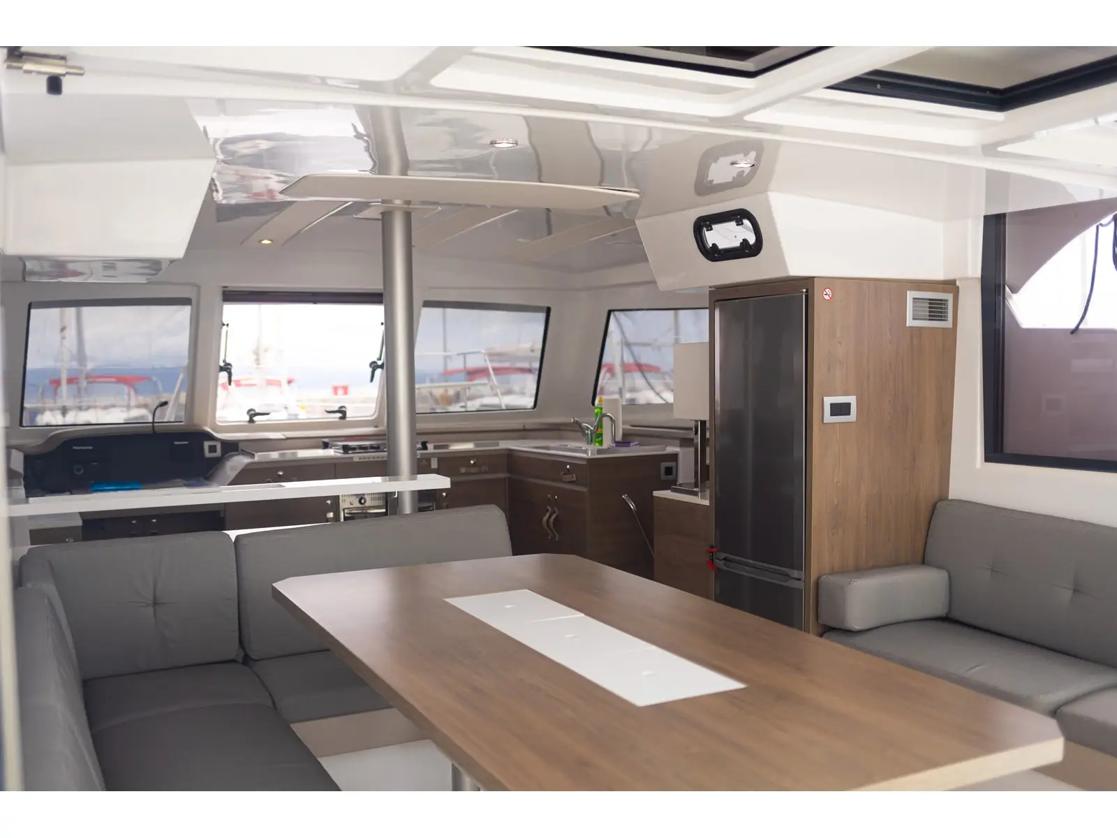 MAYA BAY 4, Interior image