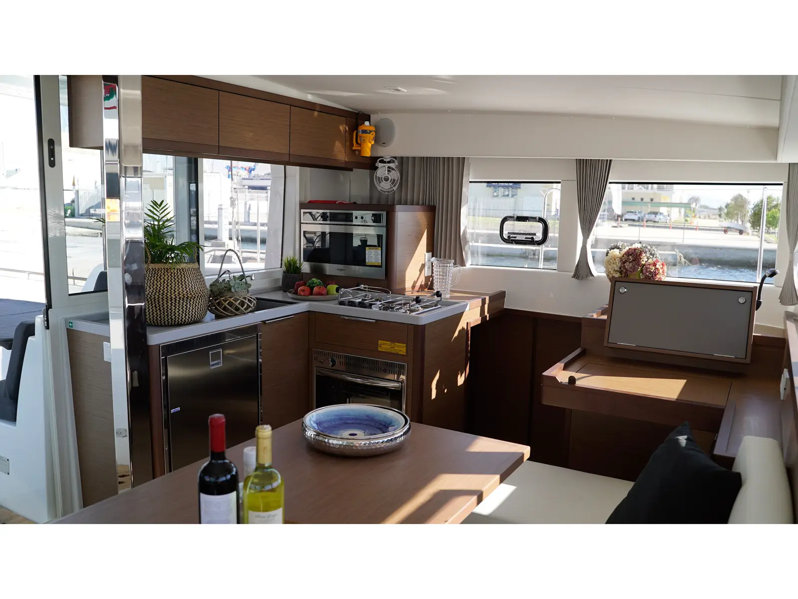 AELLO, Interior image