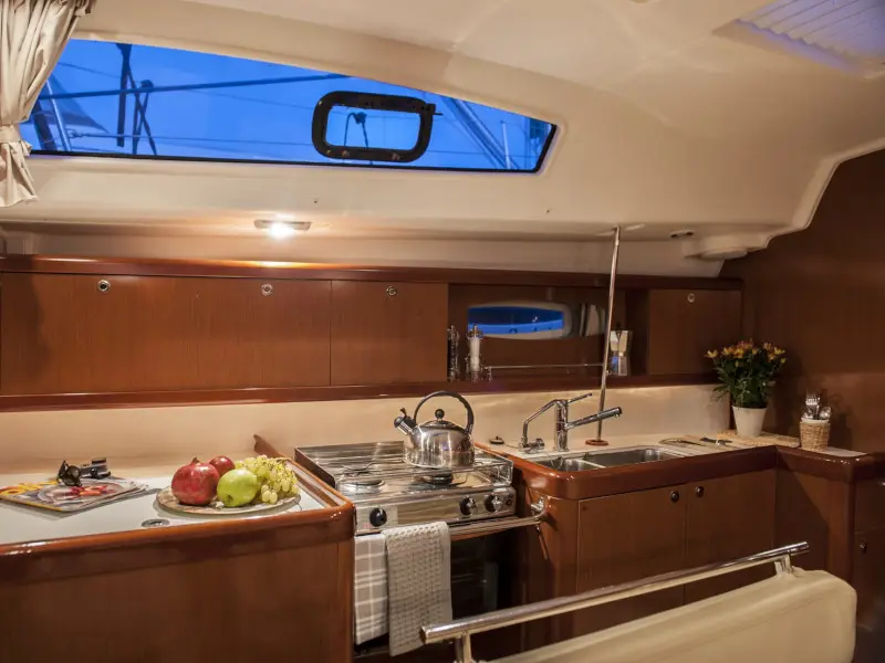 OASIS - | Bowthruster | Solar P , photograph 2