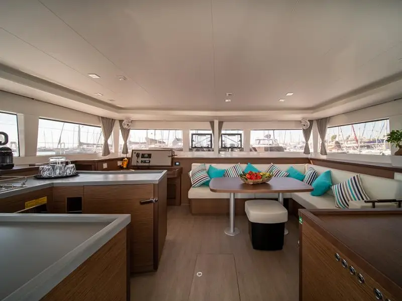 ANNIE, Interior image
