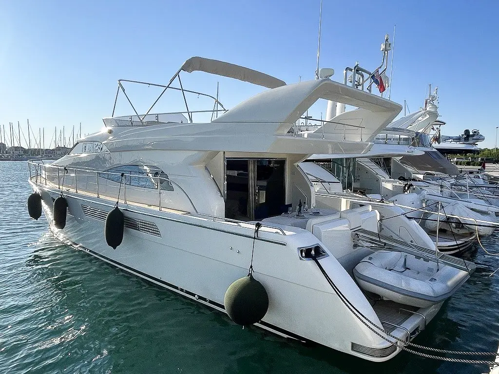 LA VIE, Main image