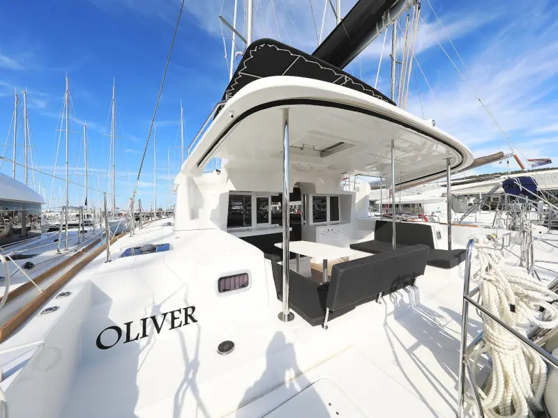 OLIVER, photograph 9