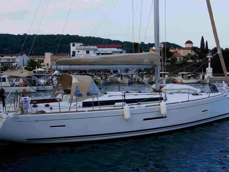 Maroussa, Main image