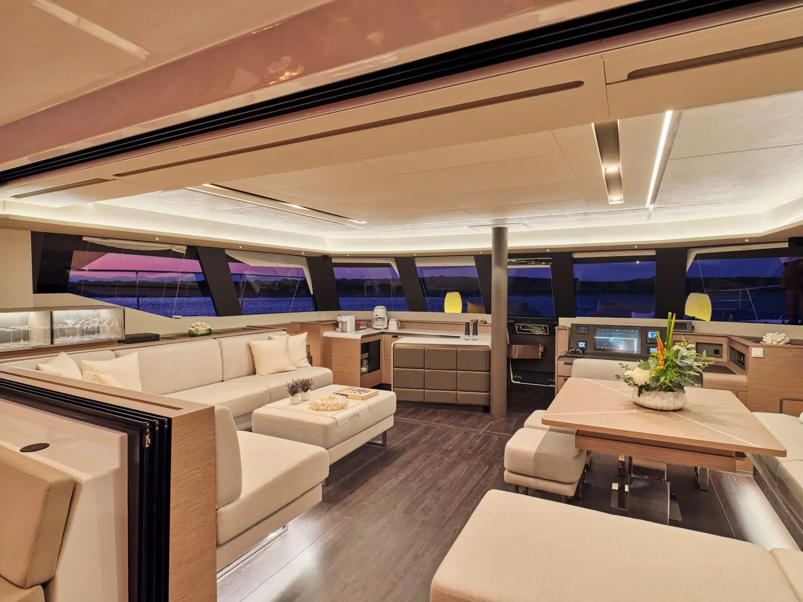 Elly, Interior image