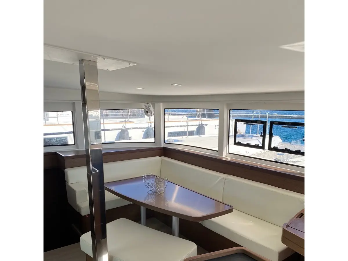 Proxima Centauri, Interior image