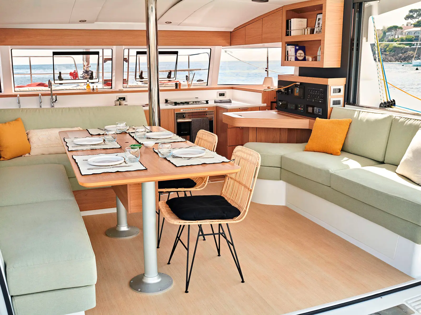 Premium +, Interior image