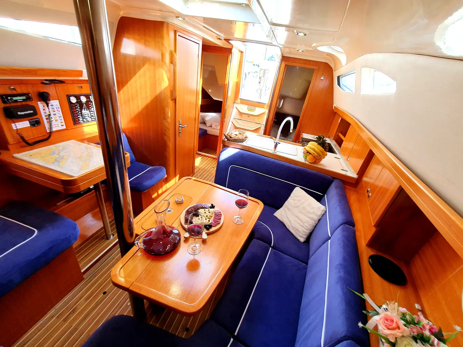 Vita I, Interior image