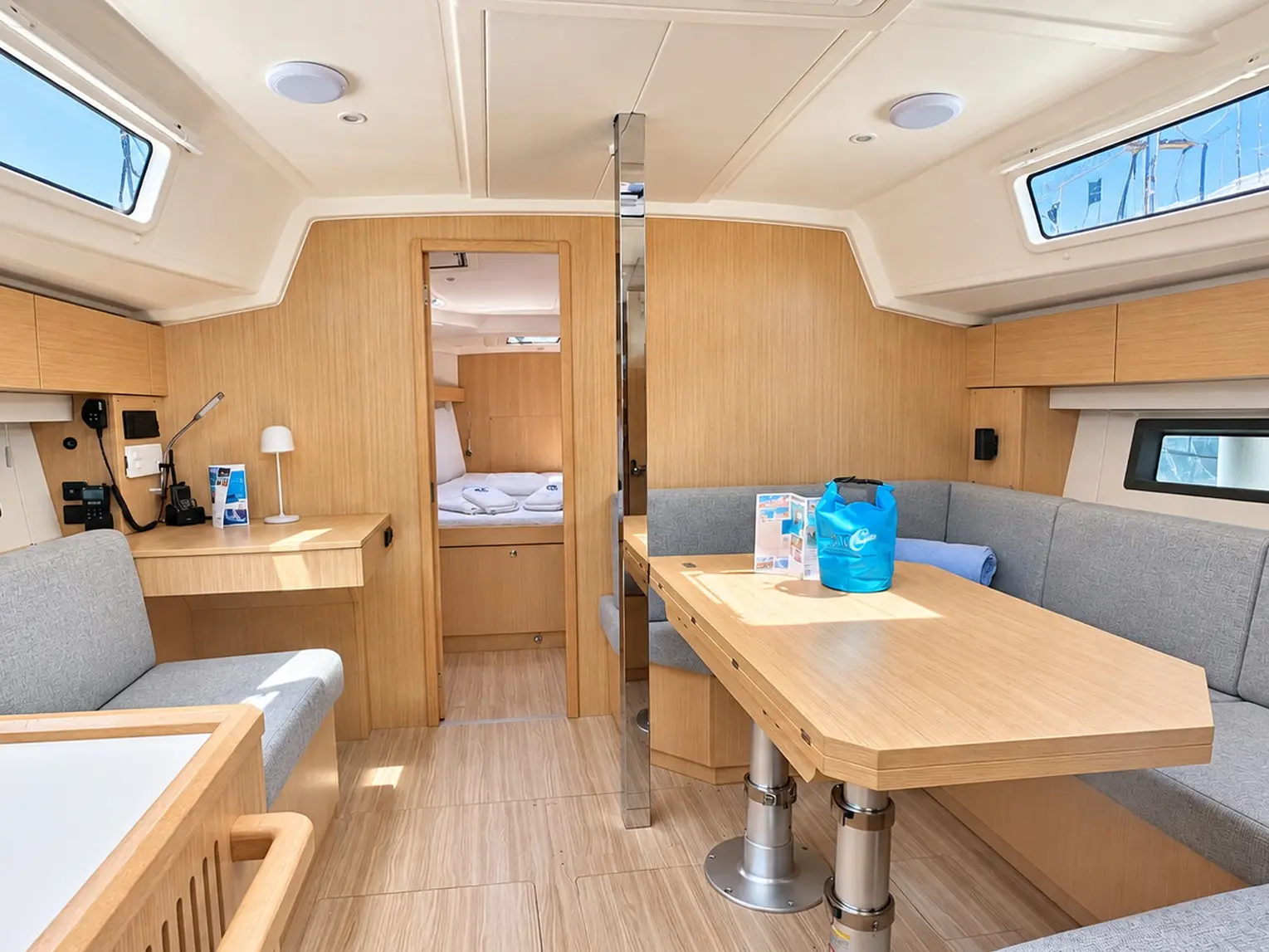 Supereva, Interior image