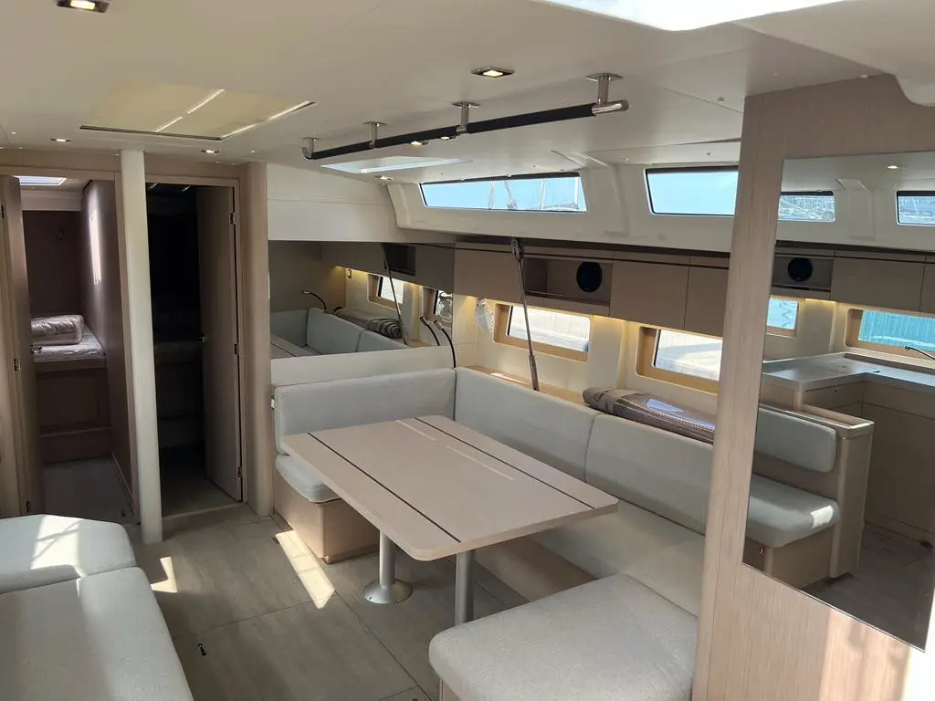 LIBERY, Interior image