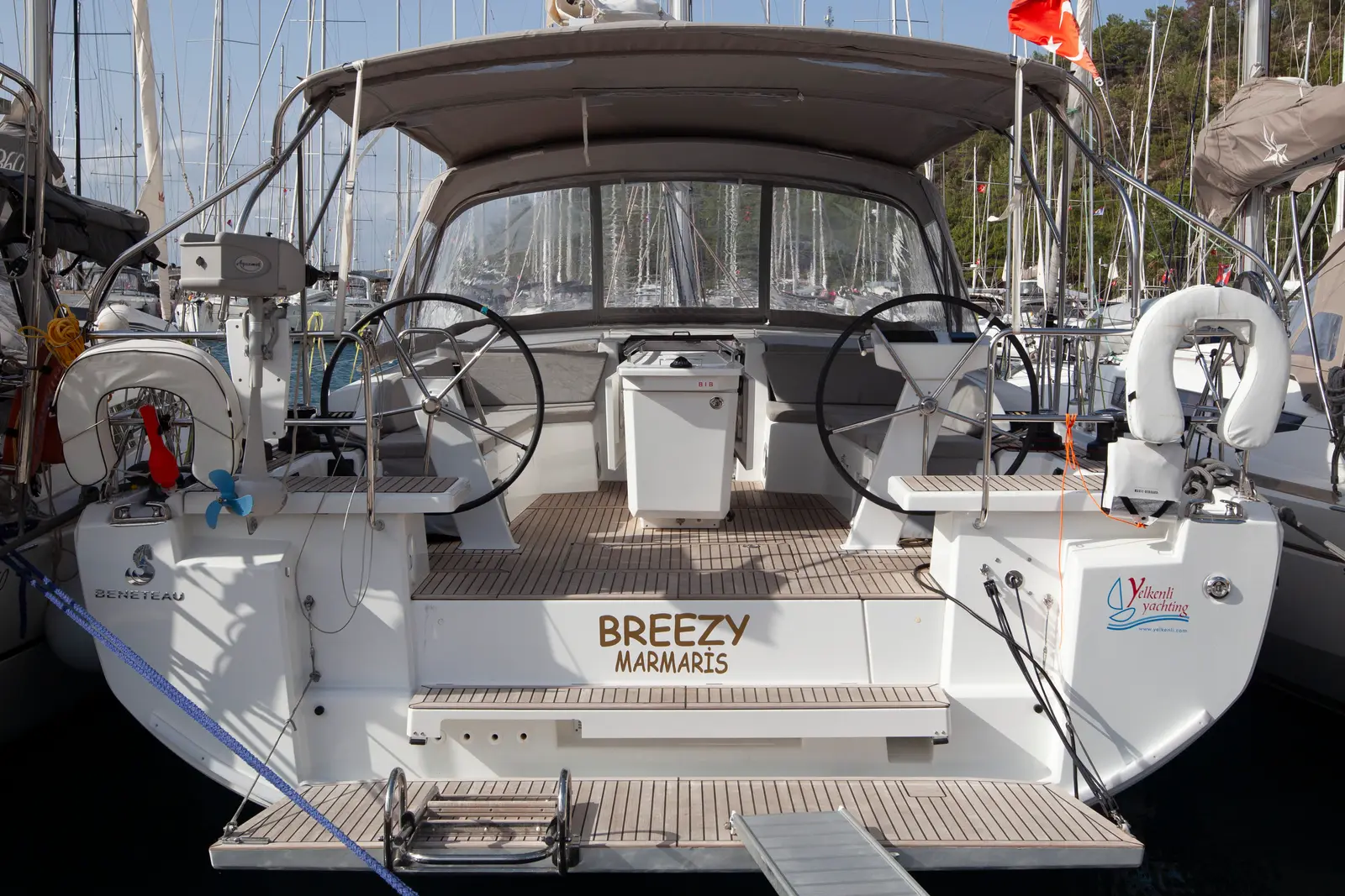 BreezY, Transom
