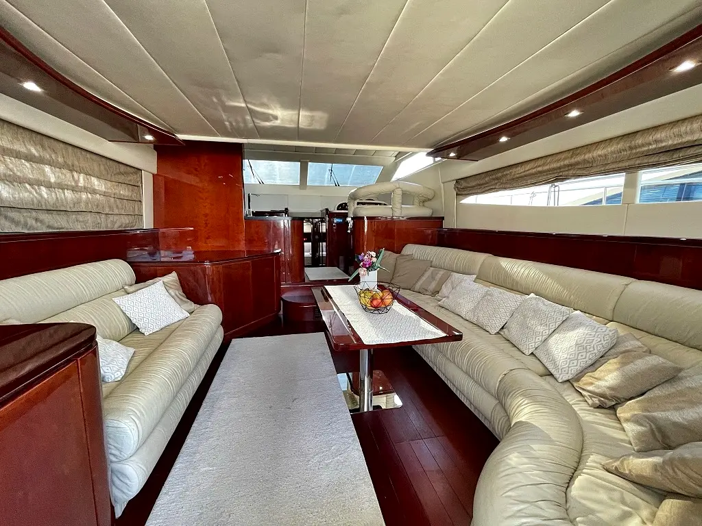 LA VIE, Interior image