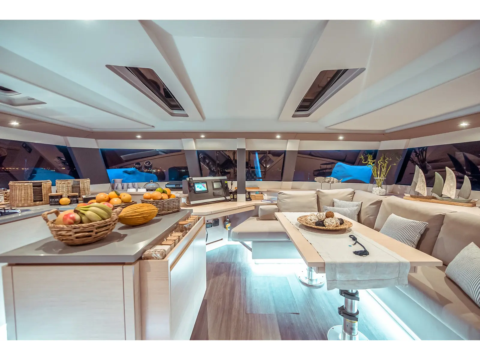 SEA ENERGY V , Interior image