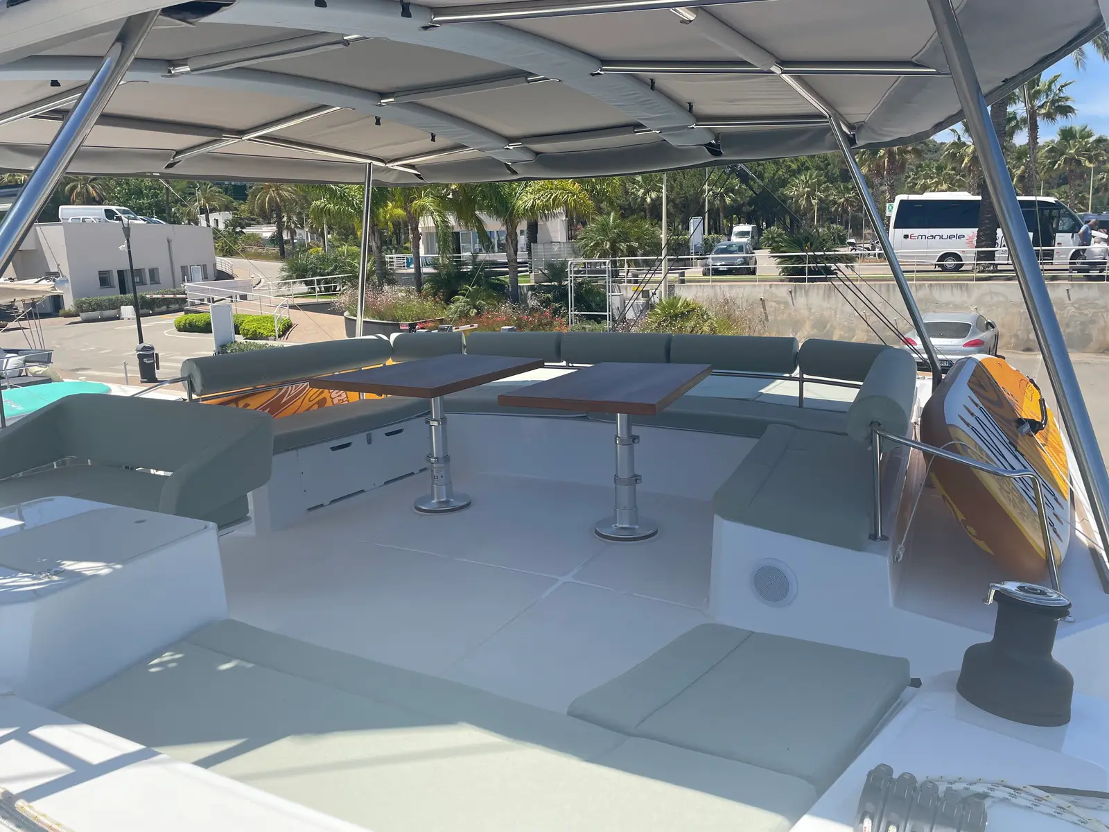 Maia, Flybridge