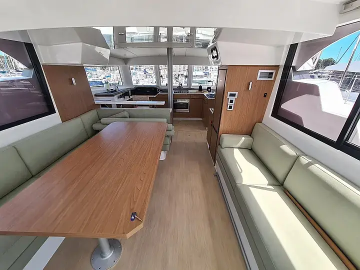 Premium +, Interior image