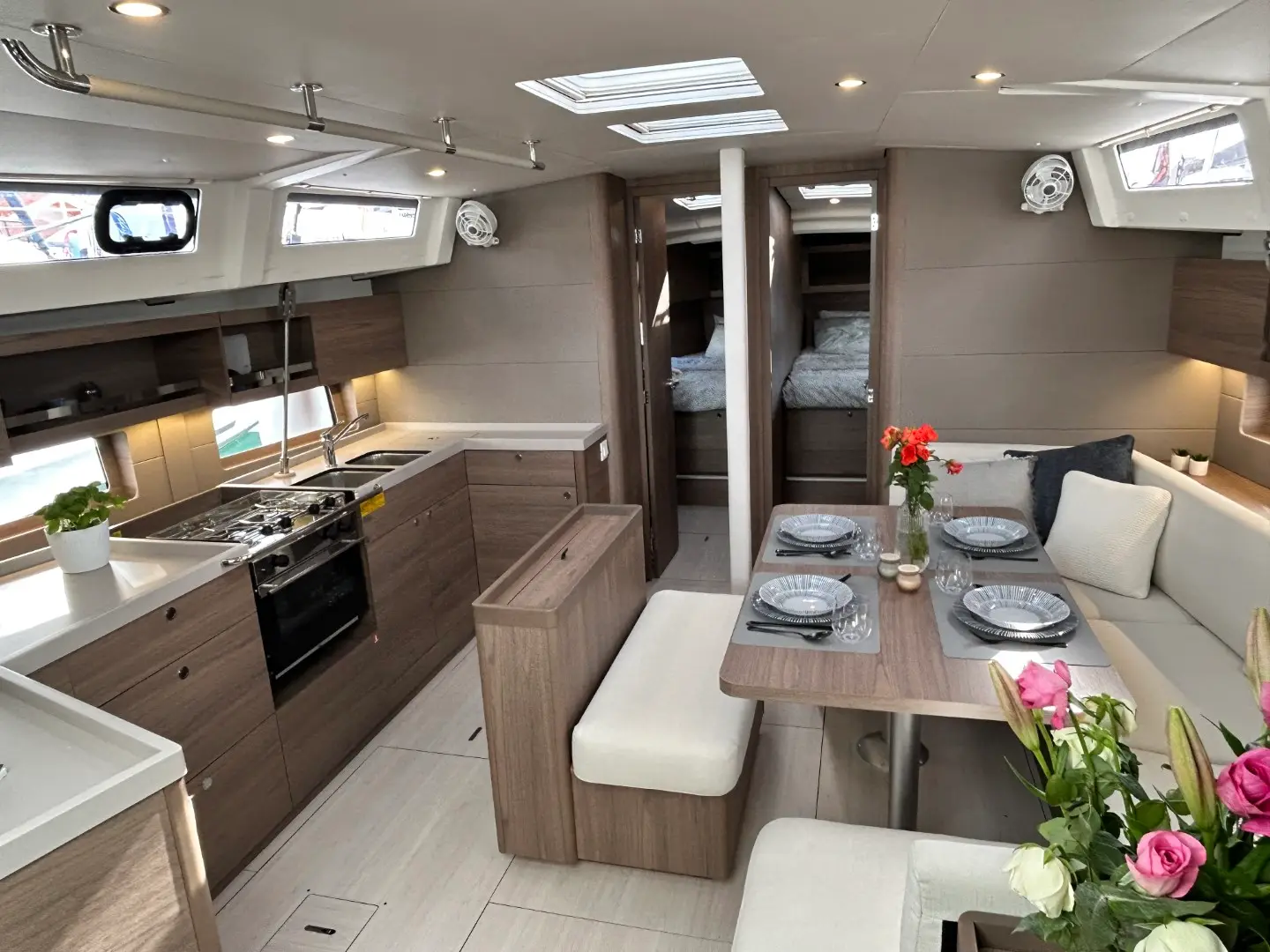 TIDE OF YOUR LIFE, Interior image