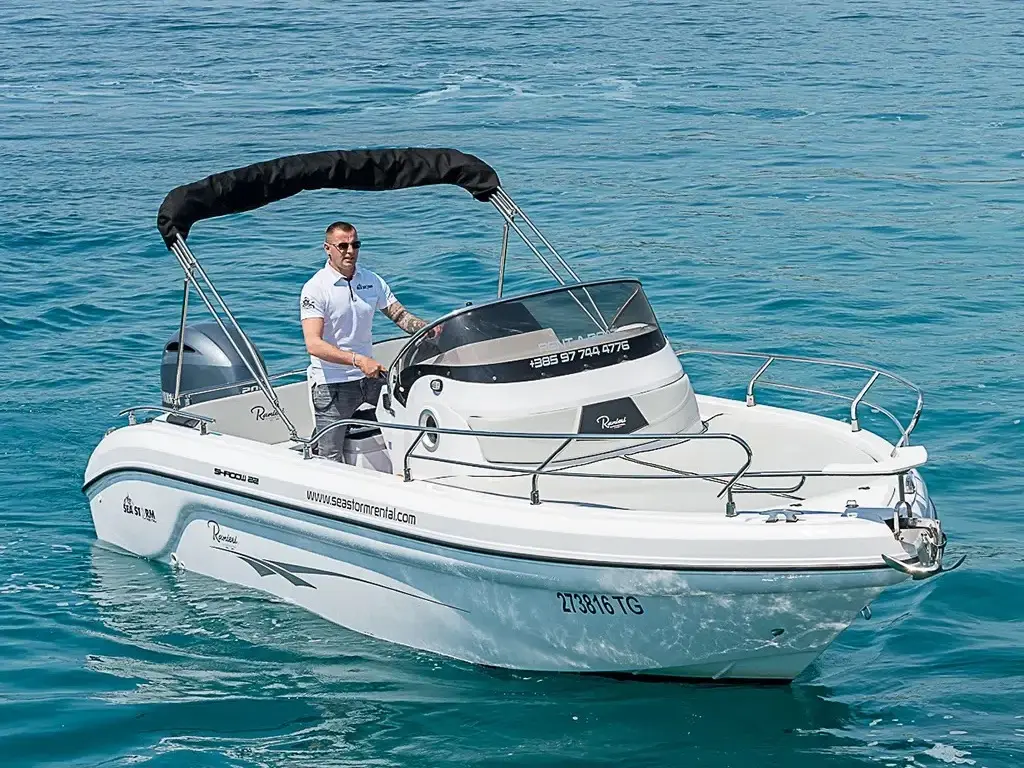 Shadow 22, Motorboat