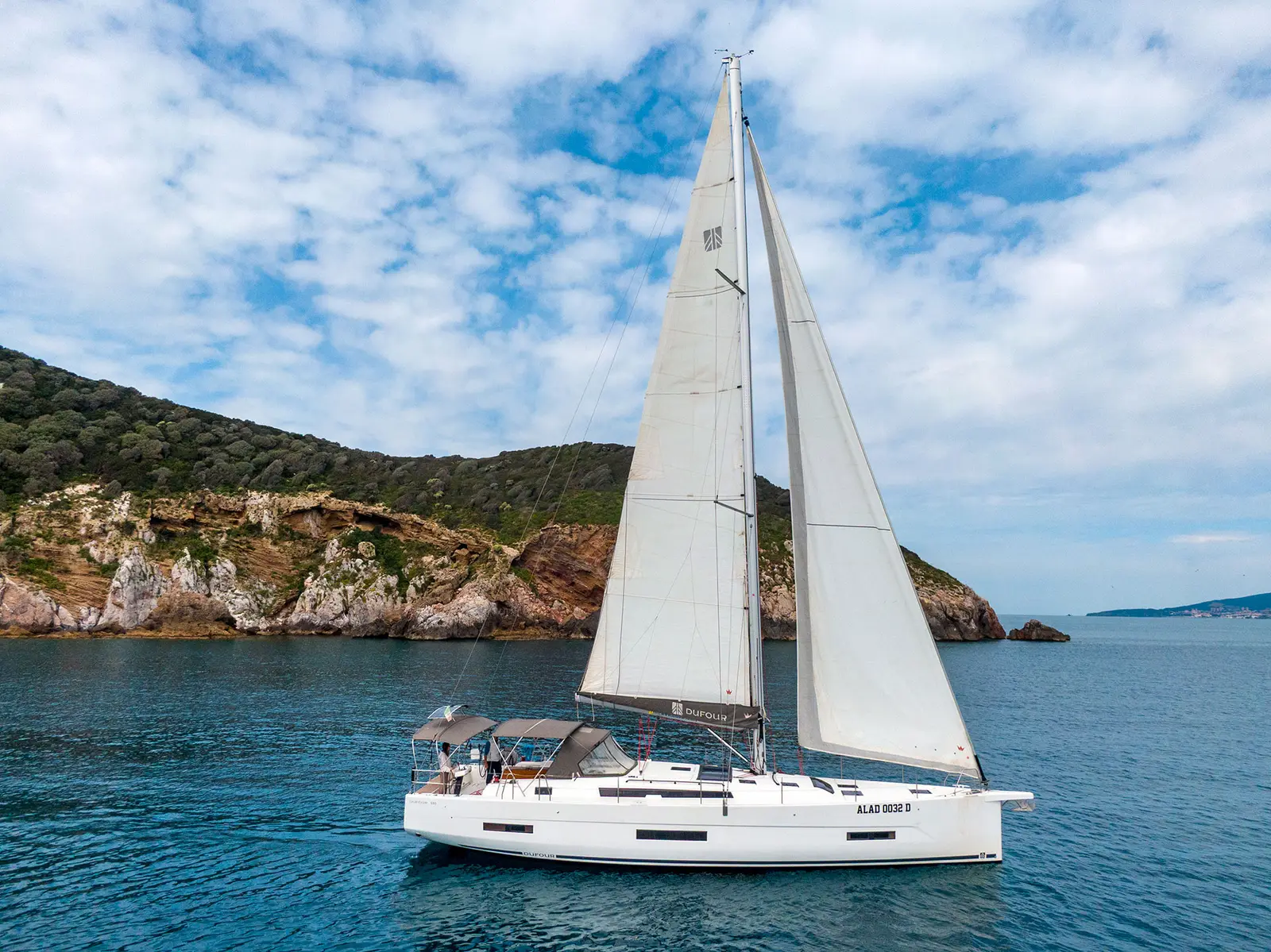 Medea - Water maker, Solar Panel, Dufour 530