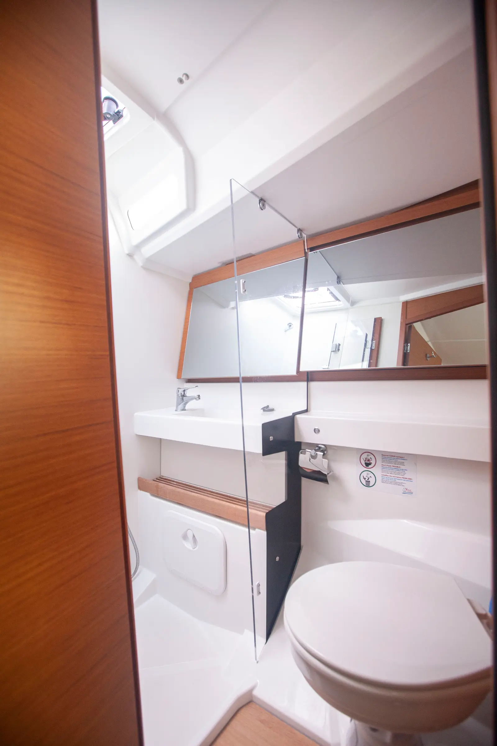 Celtic Breeze, Front WC