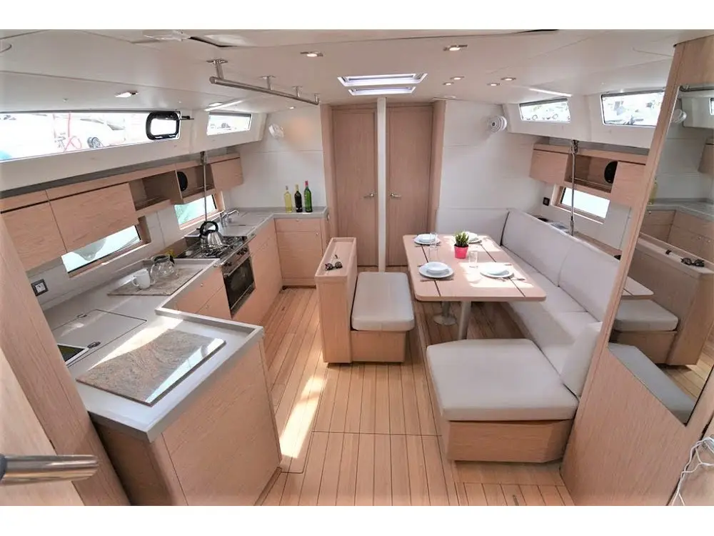 FriendSEAp, Interior image