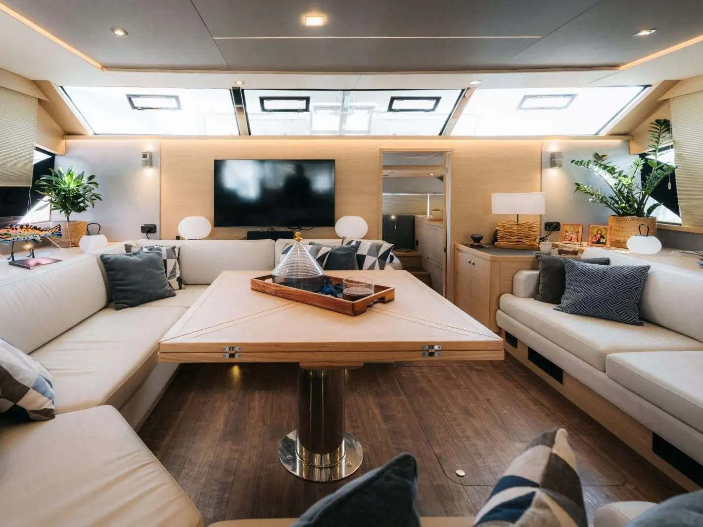 TiAmo, Interior image