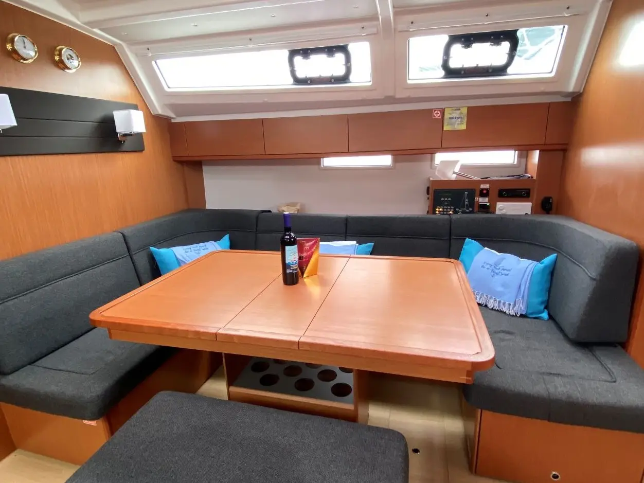 Tess Point, Interior image