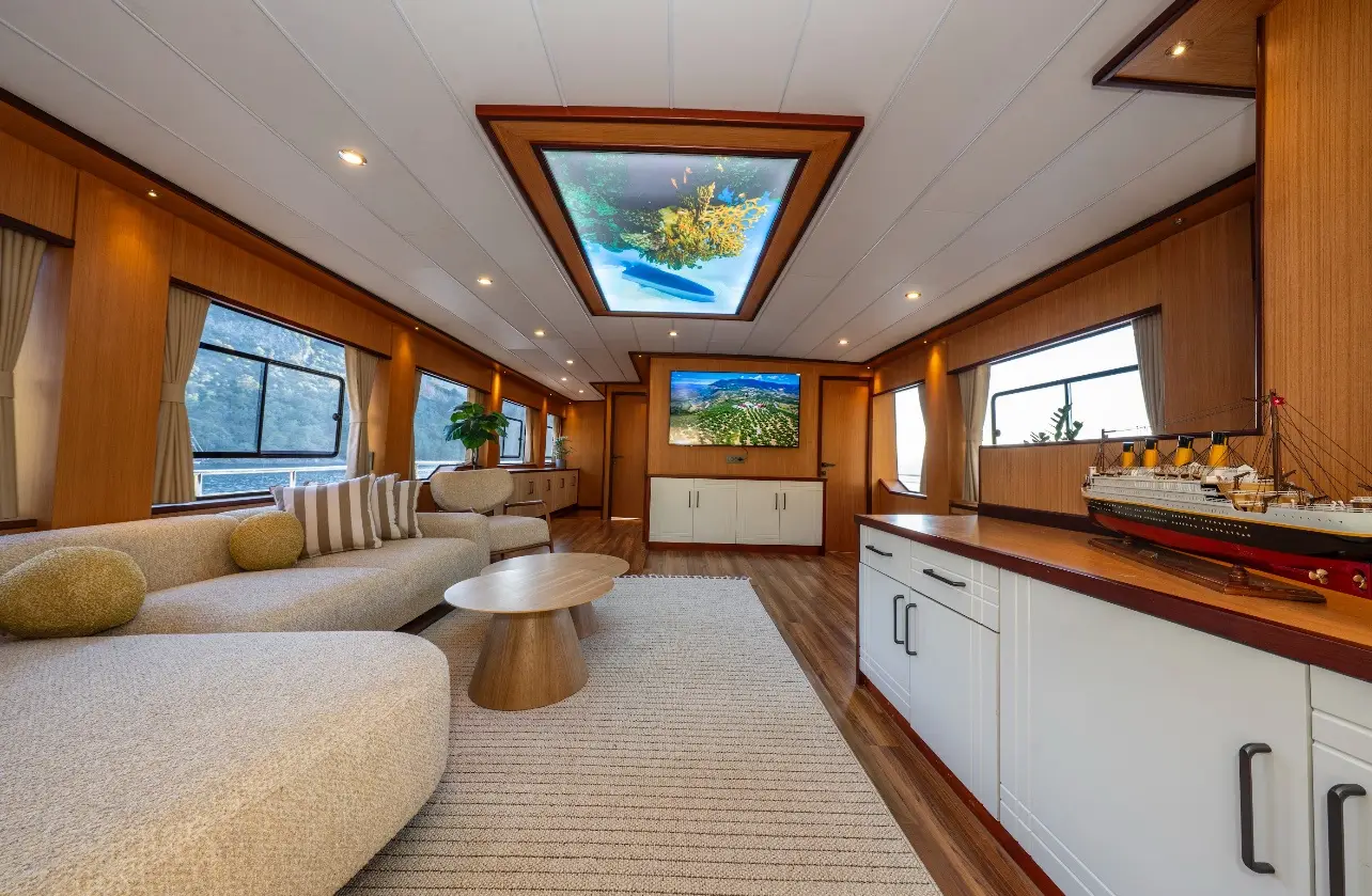 Lila Trawler, photograph 28