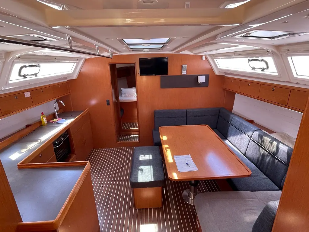 SIRENA, Interior image