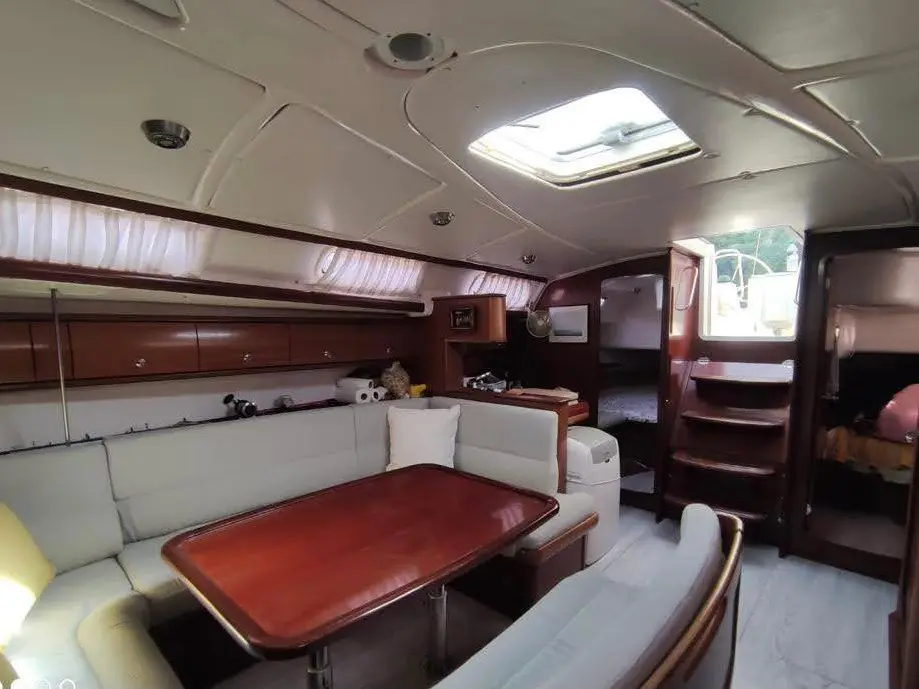 Velero, Interior image
