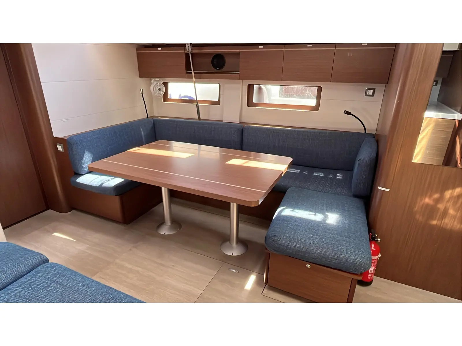 Alboran Aperol (Majorca), Interior image