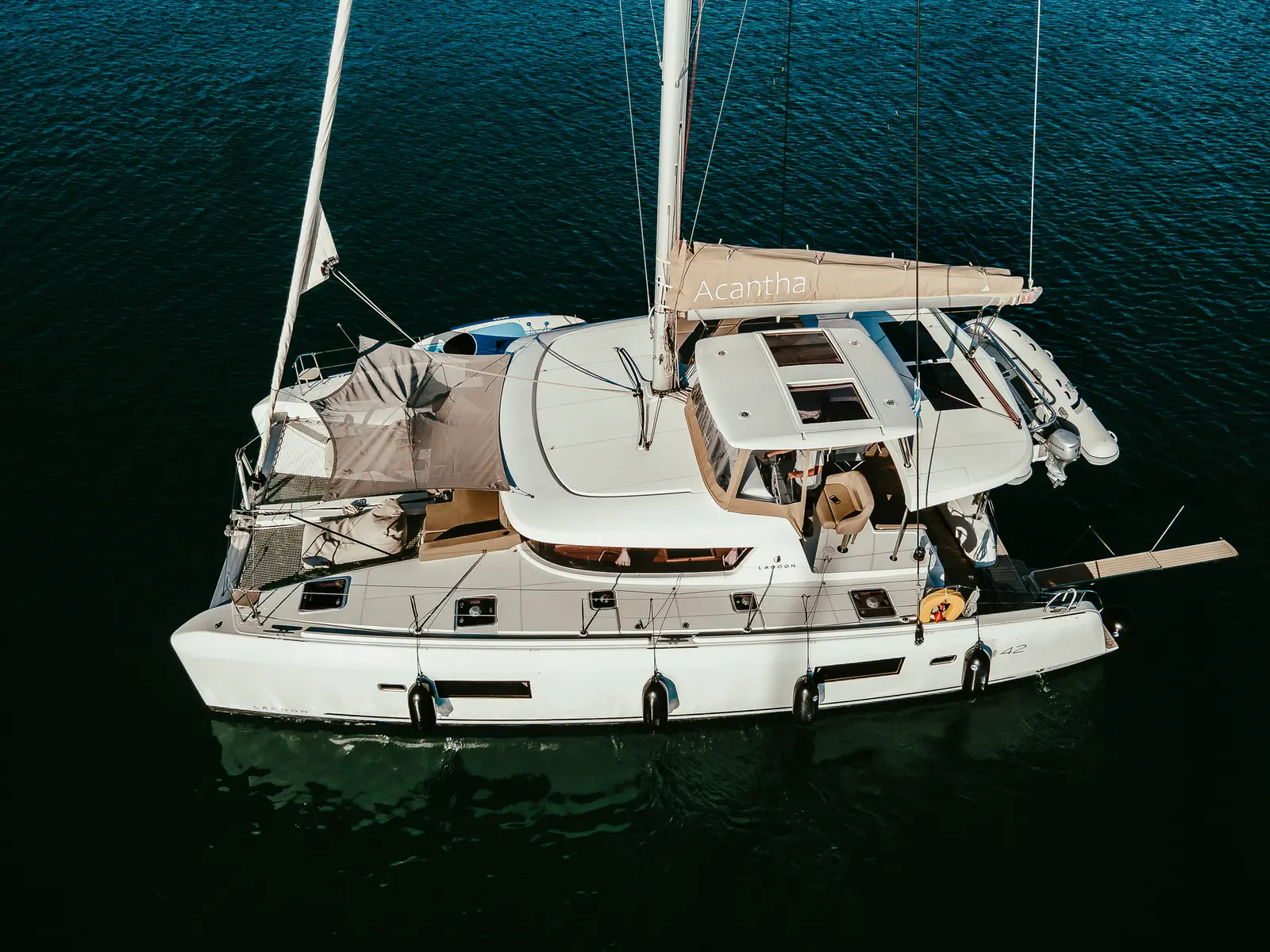 Acantha, Main image