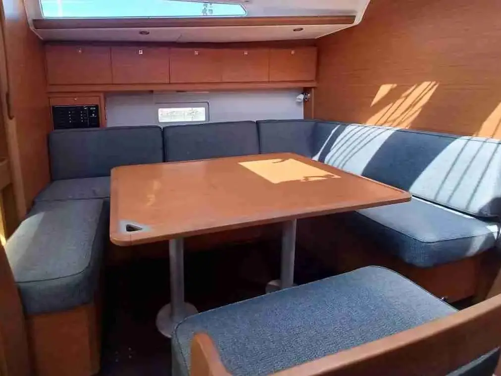 Sanluis Blues, Interior image