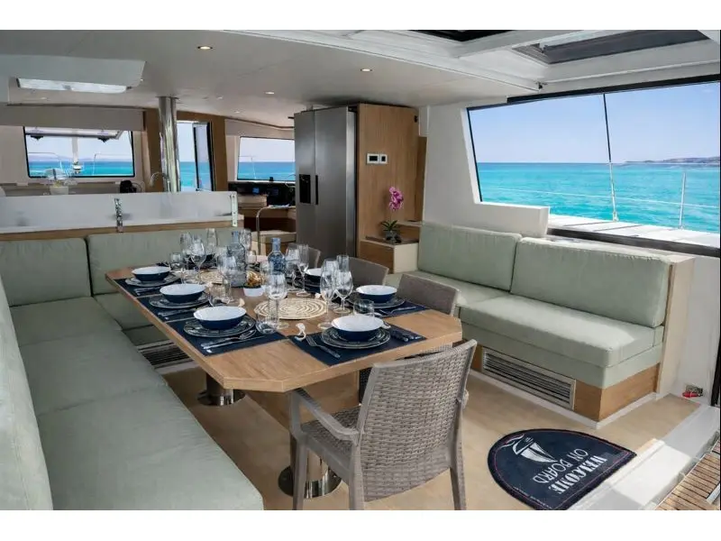 Rendez vous, Interior image