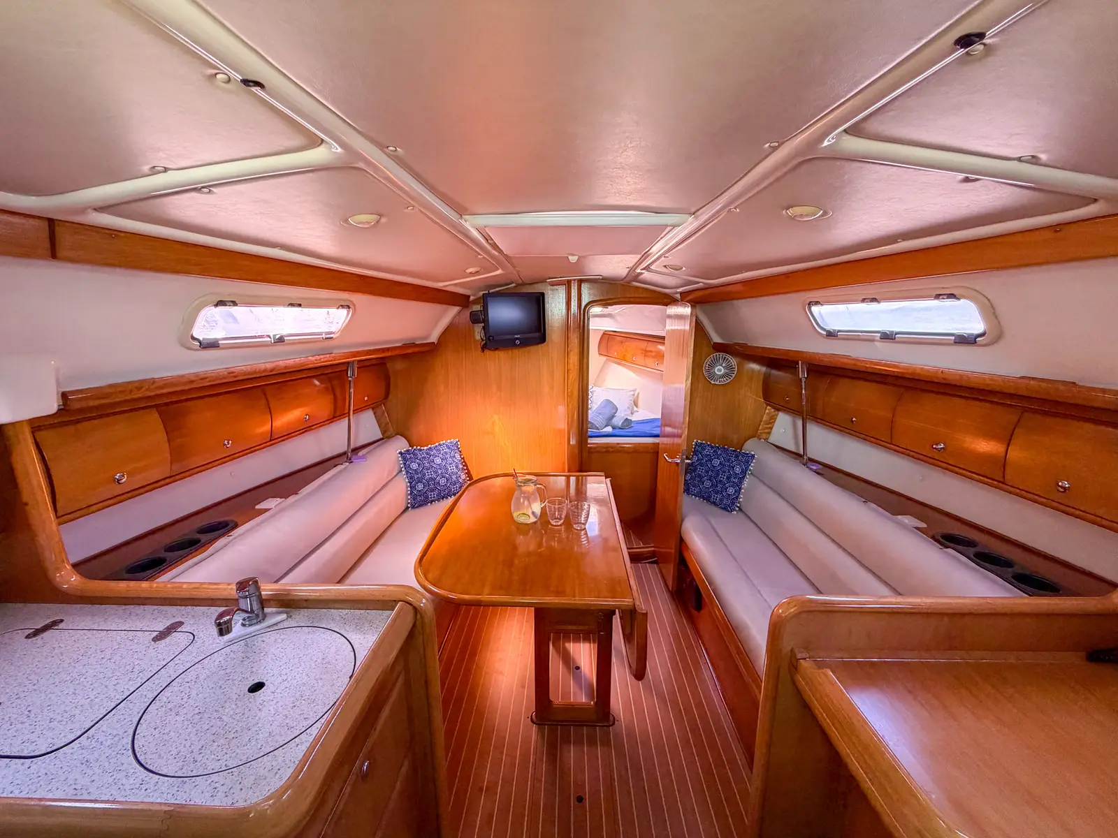 LILA, Interior image