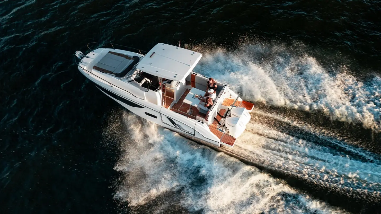 Beneteau 9, photograph 2