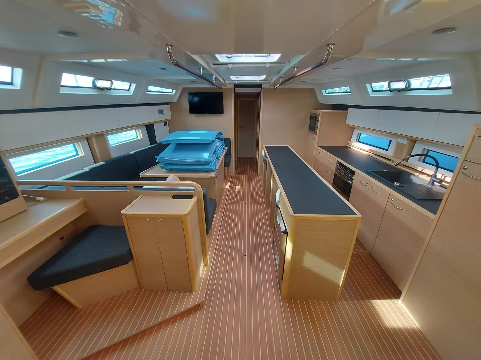 SarStef, Interior image